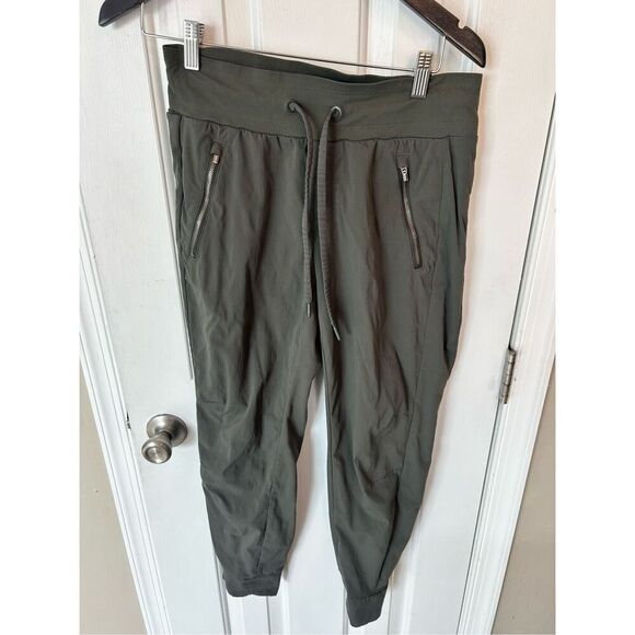 Athleta olive green workout pants/Travel pants size 4 - Picture 1 of 5